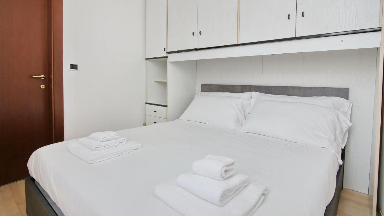 Italianway - Piazza Amendola 14 Appartement Como Buitenkant foto